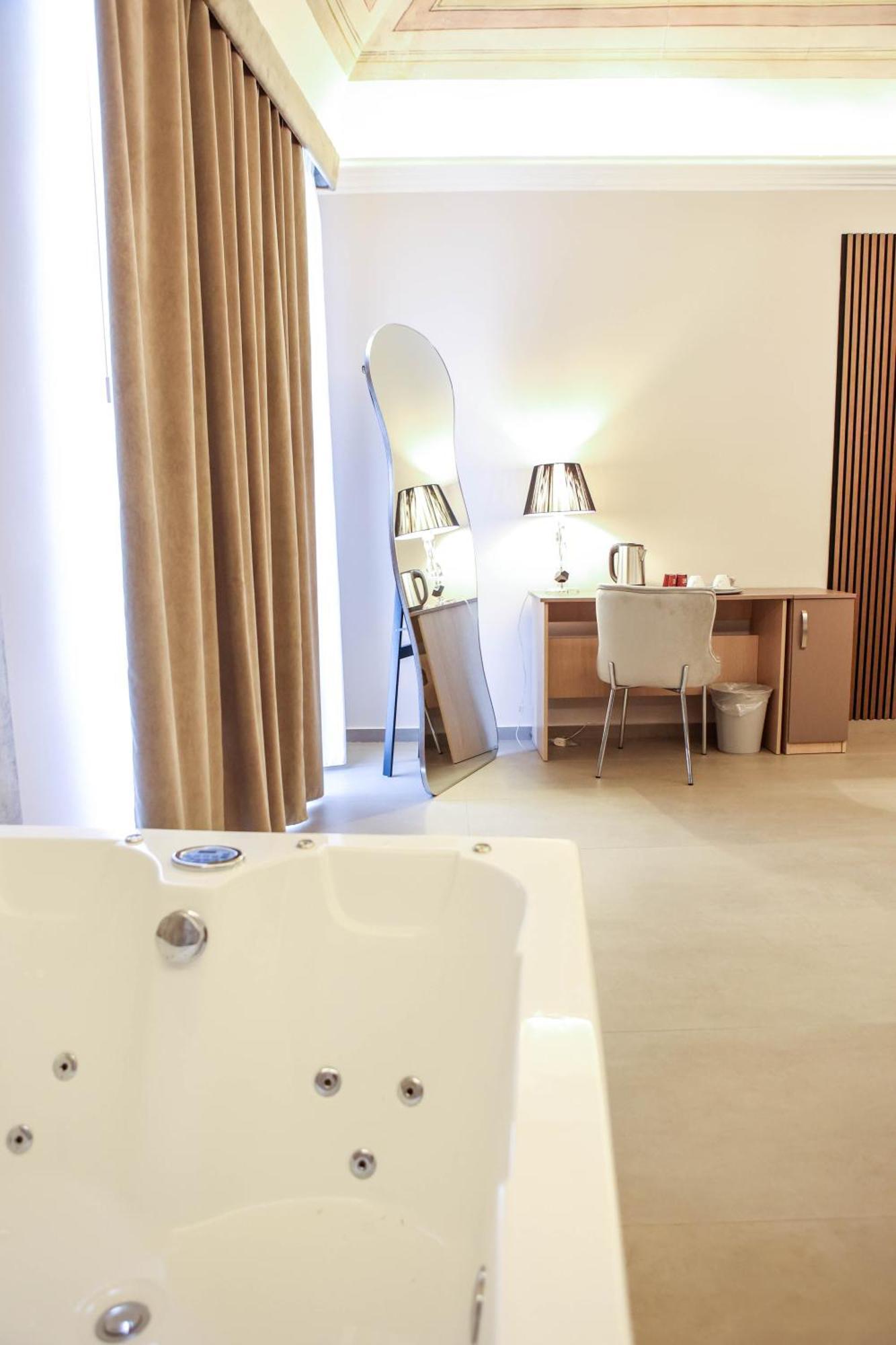 B&B Suites&Rooms Piazza Dei Martiri Catania Exteriör bild